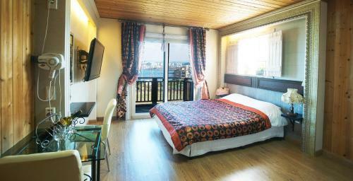 Elroman Pension