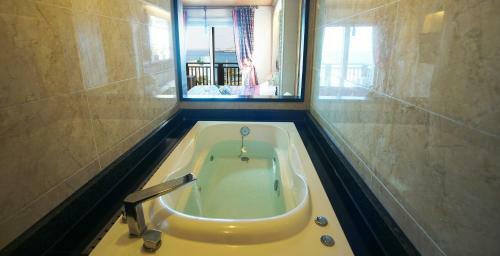 Elroman Pension
