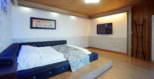 Elroman Pension