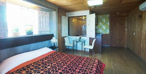 Elroman Pension