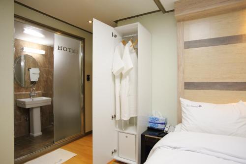 Daeyoung Hotel Myeongdong