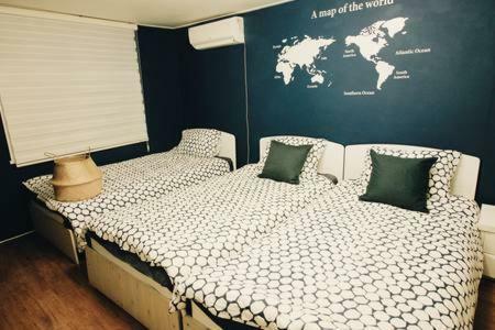 Hostal Mw House