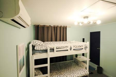 Hostal Mw House