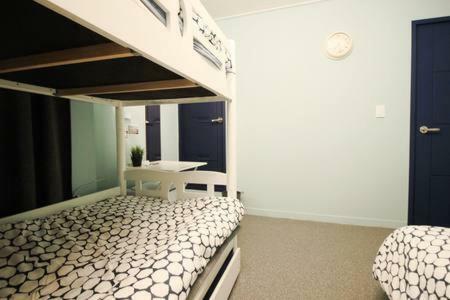 Hostal Mw House