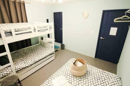 Hostal Mw House