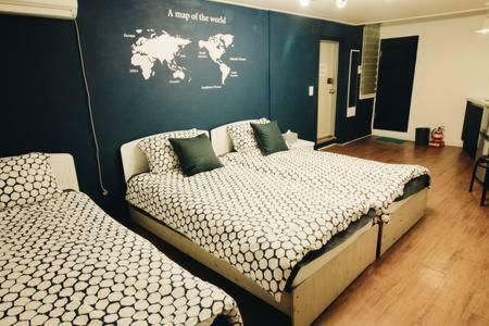 Hostal Mw House