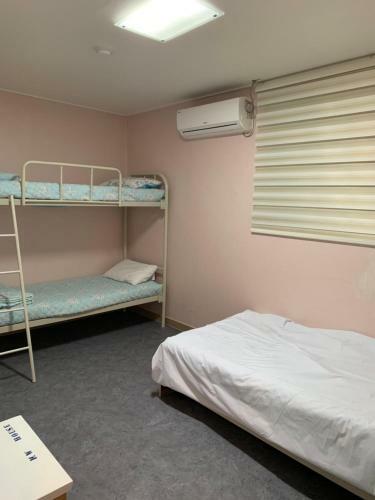Hostal Mw House
