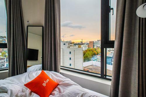Glue Hotel