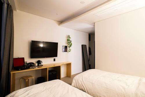 Glue Hotel