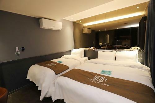 Doksan Hotel In Cafe