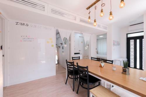 Hostal Zibro Y