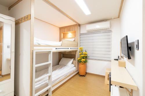 Hostal Hongdae 4min Soju House