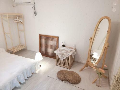 Hostal Bukchon Sarangbang - Hanok House
