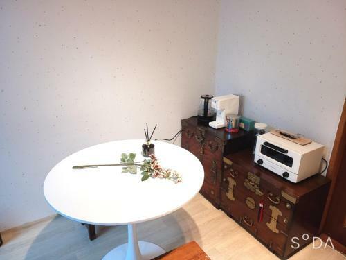 Hostal Bukchon Sarangbang - Hanok House