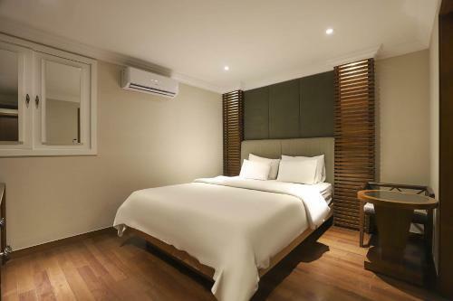 Demian Hotel