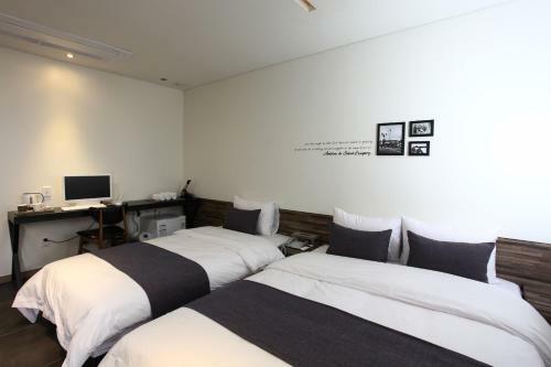 S& Hotel