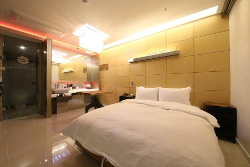 The J Hotel