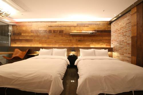 The J Hotel