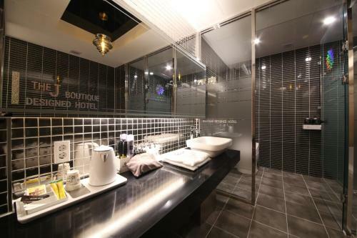 The J Hotel