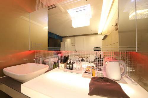The J Hotel