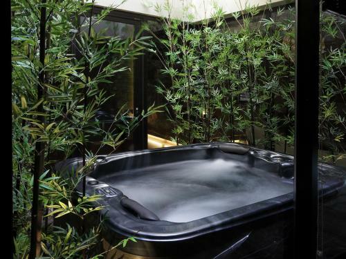 Luo Hotel
