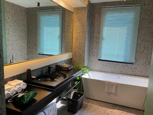 Luo Hotel