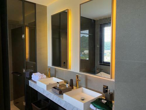 Luo Hotel