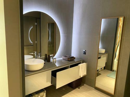 Luo Hotel