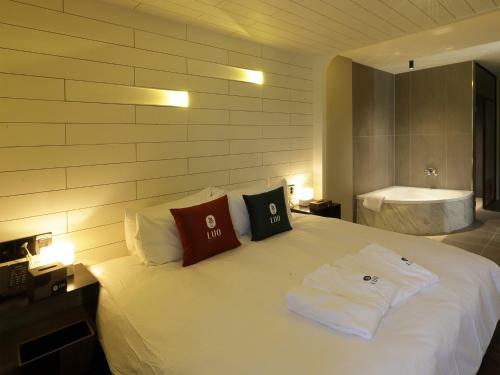 Luo Hotel