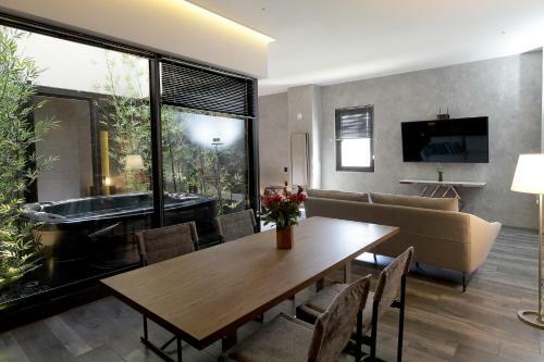 Luo Hotel