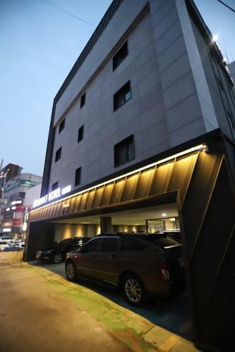 Subway Hotel