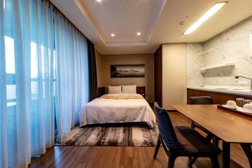Haeundae H Stay Hotel