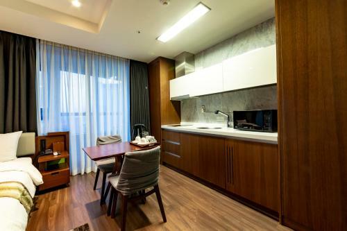 Haeundae H Stay Hotel