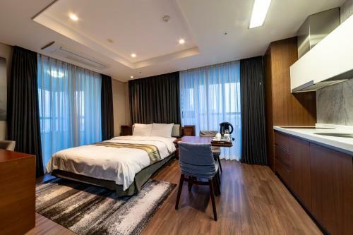 Haeundae H Stay Hotel