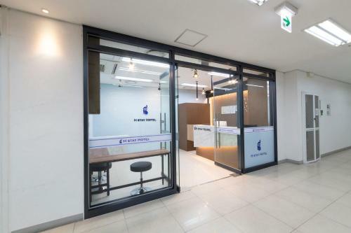 Haeundae H Stay Hotel