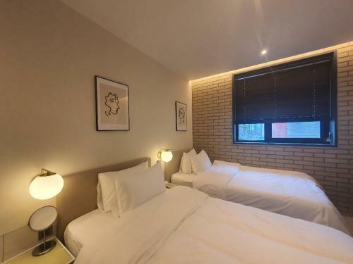 Seven Bricks Hotel