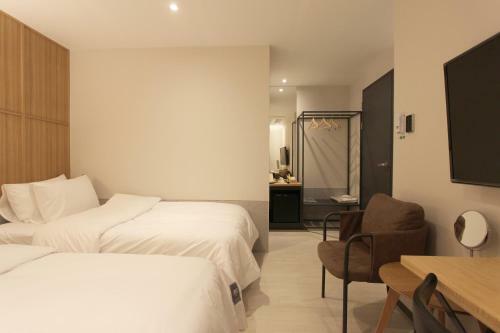 Seven Bricks Hotel