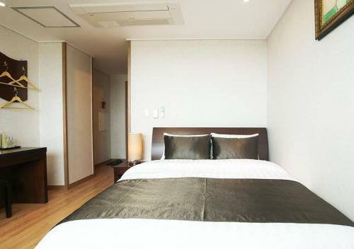 Iris Hotel