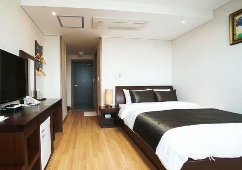 Iris Hotel