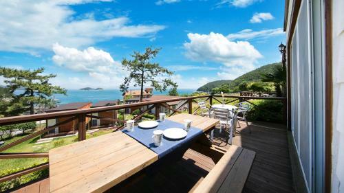 Yeosu Skypurple Pension