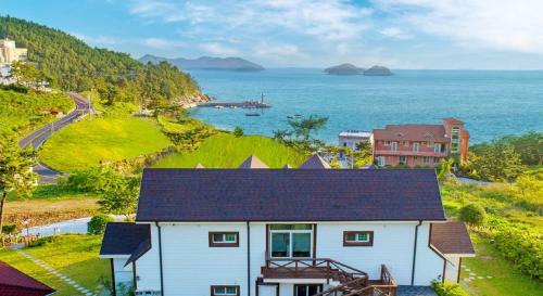 Yeosu Skypurple Pension