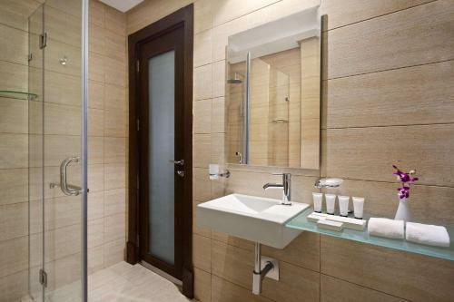 Hotel Ramada Encore Kuwait Downtown