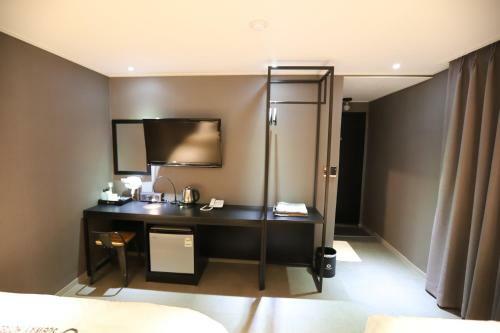 Subway Hotel