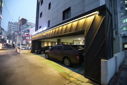 Subway Hotel