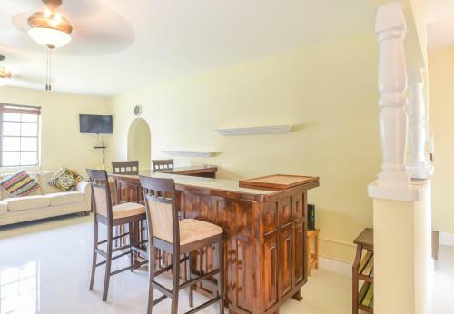 Hostal Addison Lee Cayman Villa