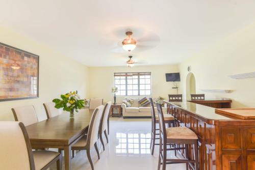 Hostal Addison Lee Cayman Villa