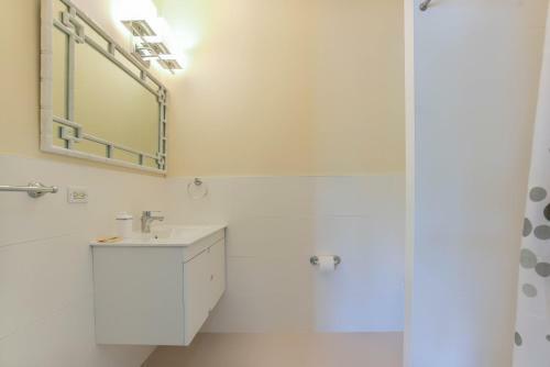Hostal Addison Lee Cayman Villa
