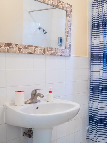 Hostal Iron Shore Guest House