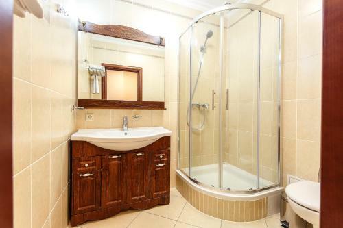 Alanda Hotel