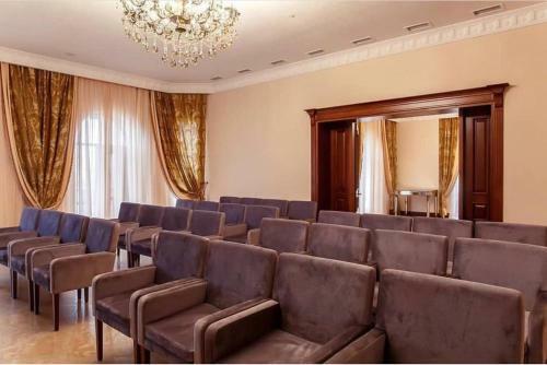 Alanda Hotel